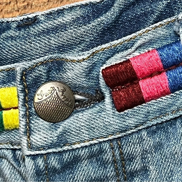 Free People Eliot Baja Embroidered Denim Cheeky Short Cut-Offs size 30 - Picture 4 of 10